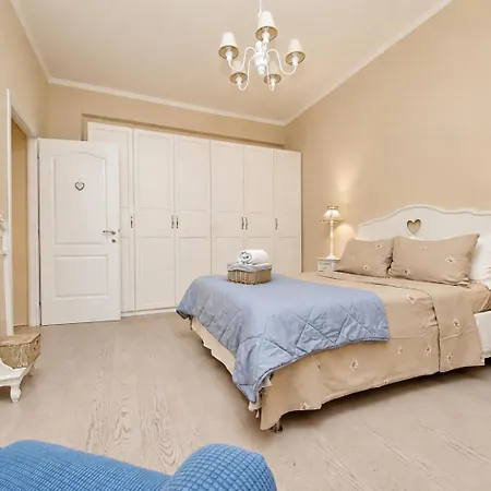4bnb - White - Private Garden *