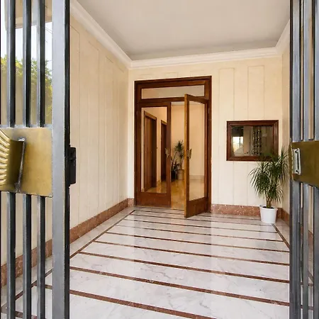 4bnb - White - Private Garden Rom